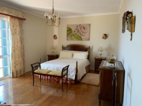 Ferienhaus in Caniço mit Garten und Terrasse